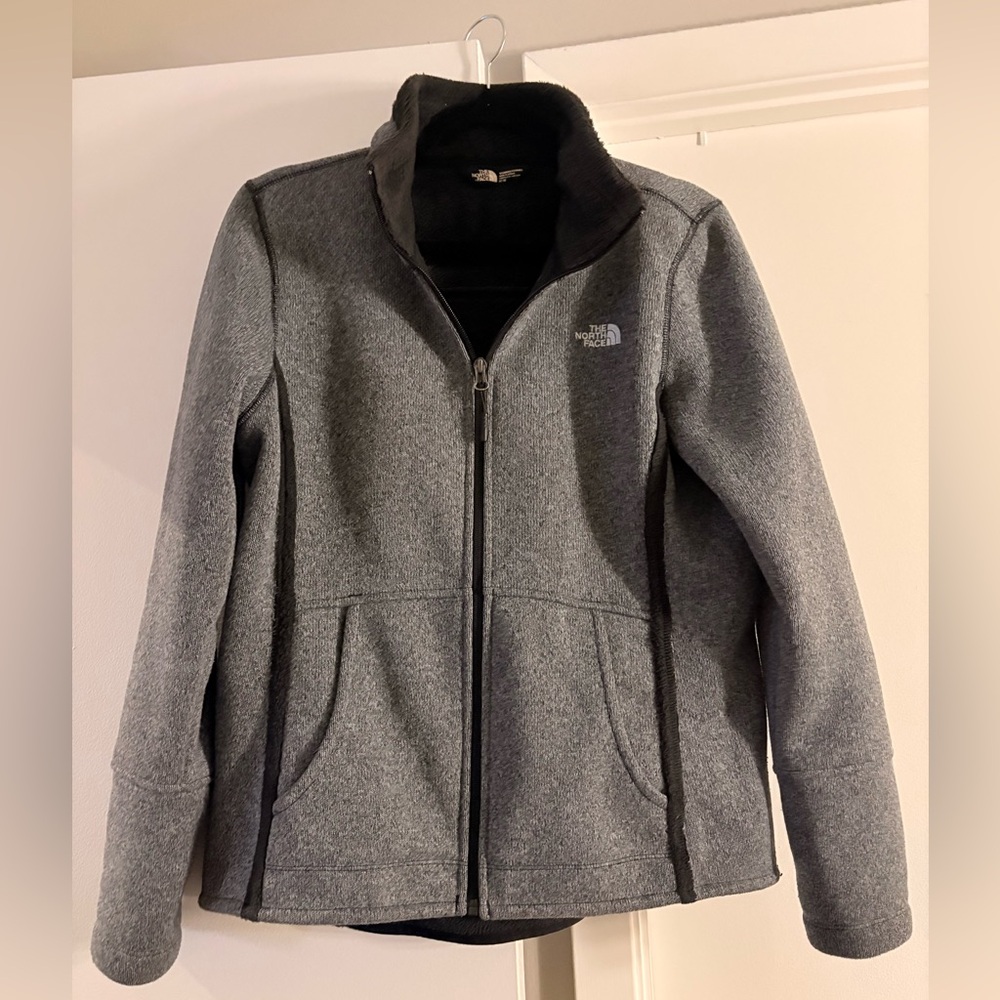 The North Face women’s zip up fleece. Heather grey/black. Size M